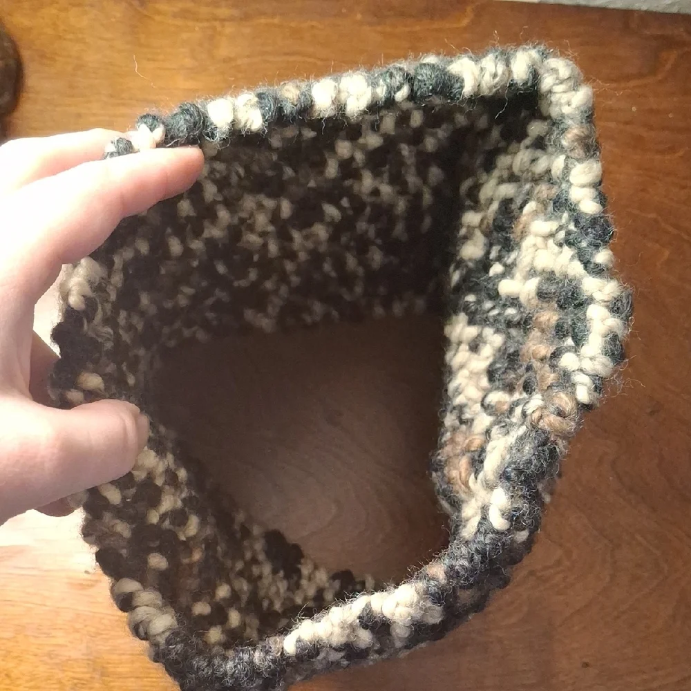Cozy Knit Infinity Scarf - Black and Tan